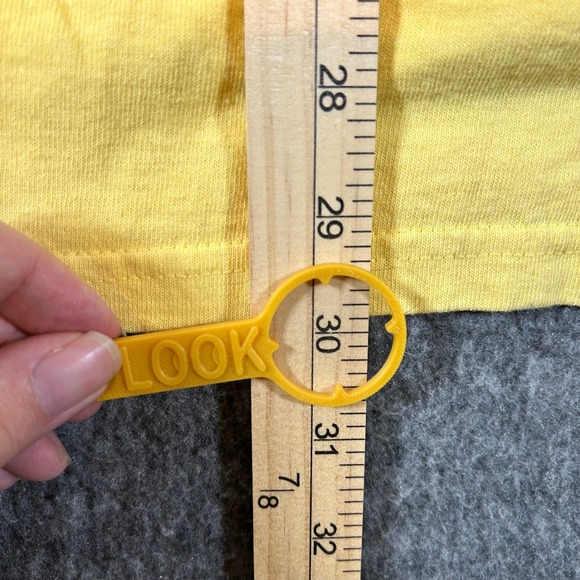 NASCAR Kyle Busch Eighteen M&M's Racing Graphic T-Shirt Yellow‎ Mens XL 2012 - Picture 6 of 6